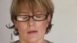 Violación de la chica en la mesa con un vintage español xxx amigo de su